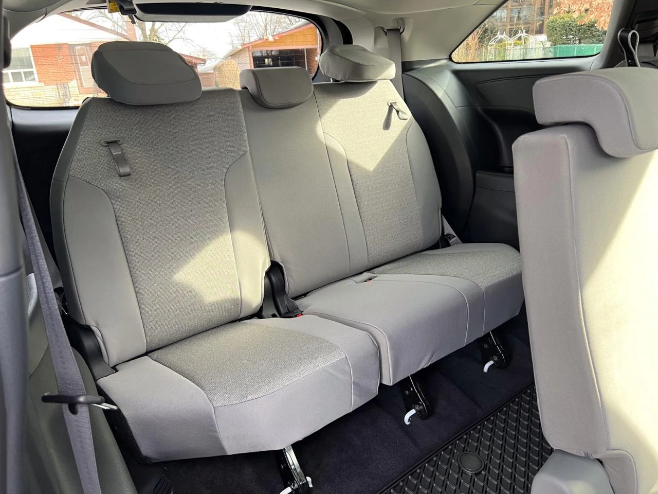 Toyota Sienna 2.5 Hybrid / LE / 8 Seats - изображение 10 | Auto.bg Toyota Sienna 2.5 Hybrid / LE / 8 Seats - изображение 10