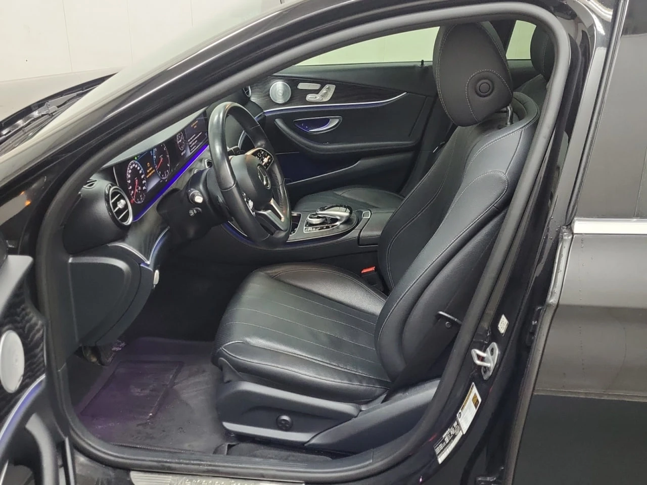 Mercedes-Benz E 300 * АВТО КРЕДИТ* ЦЕНА ДО БГ * Сервизна история *  - изображение 7 | Auto.bg Mercedes-Benz E 300 * АВТО КРЕДИТ* ЦЕНА ДО БГ * Сервизна история *  - изображение 7