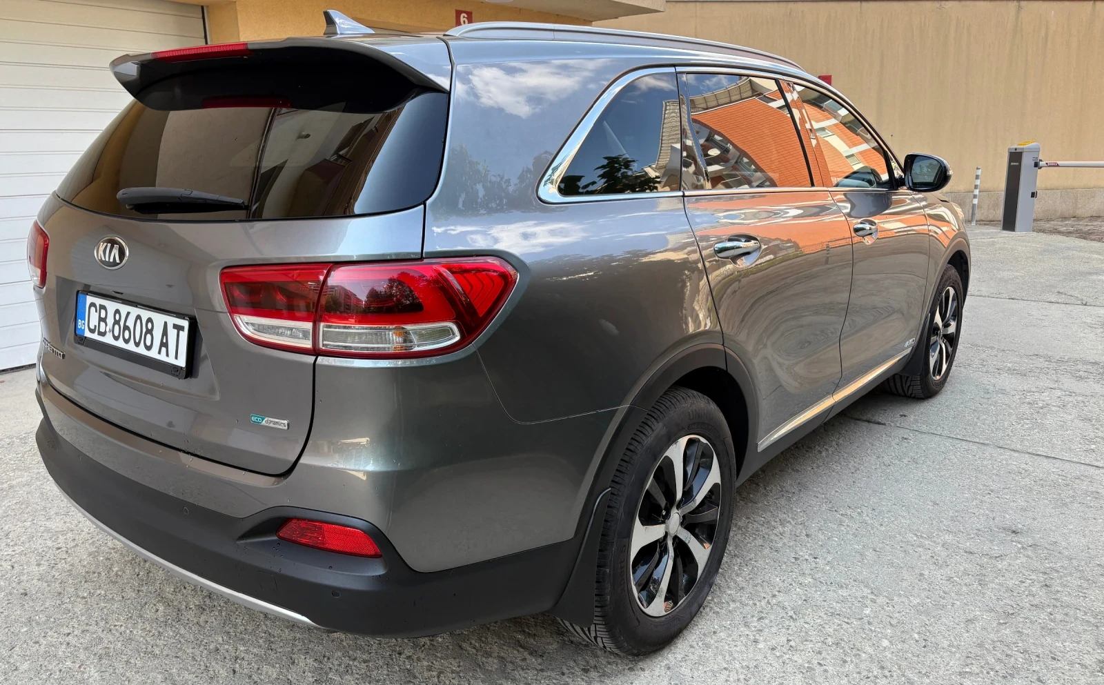 Kia Sorento 2.2 CRDI, 6+ 1 места - изображение 10 | Auto.bg Kia Sorento 2.2 CRDI, 6+ 1 места - изображение 10