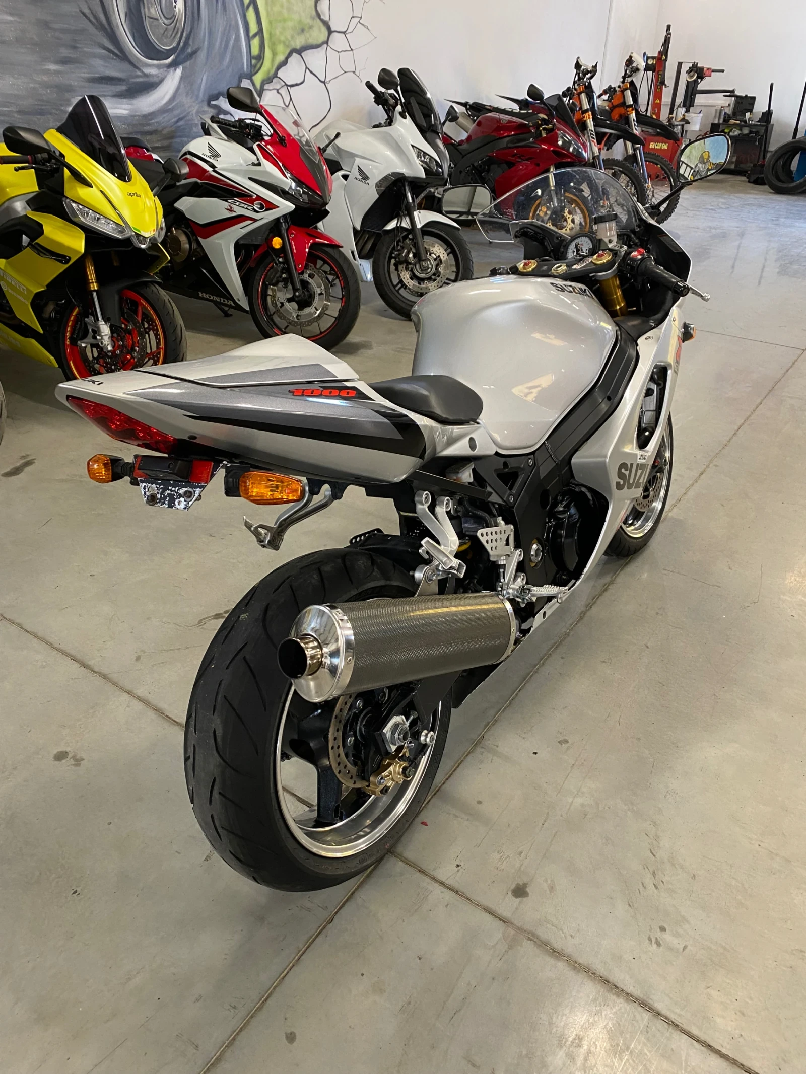 Suzuki Gsxr 1000-K3 - изображение 8 | Auto.bg Suzuki Gsxr 1000-K3 - изображение 8