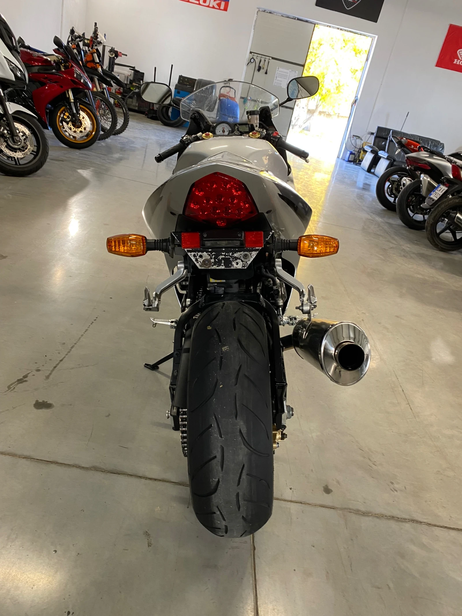 Suzuki Gsxr 1000-K3 - изображение 7 | Auto.bg Suzuki Gsxr 1000-K3 - изображение 7