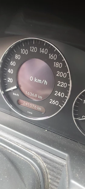 Mercedes-Benz E 220 CDI - 7300 лв. / 3732.43 € - 65540301 4 | Car24.bg Mercedes-Benz E 220 CDI - 7300 лв. / 3732.43 € - 65540301 4