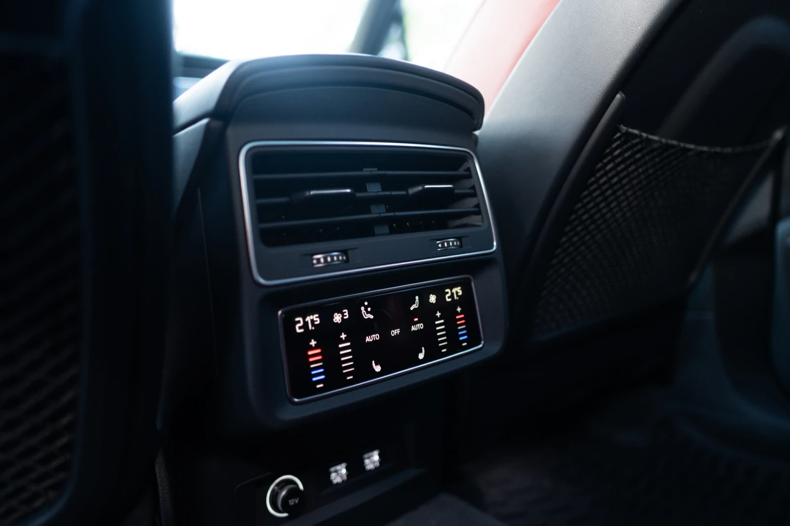 Audi SQ7 Карбон, Масаж, Обдухване, B. O. ФУЛ ЕКСТРИ - изображение 10 | Auto.bg Audi SQ7 Карбон, Масаж, Обдухване, B. O. ФУЛ ЕКСТРИ - изображение 10