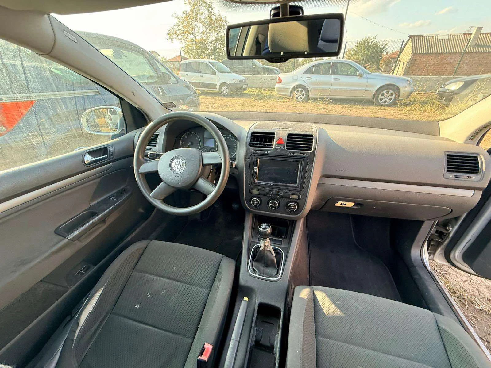 VW Golf 51.9TDI-105HP-CLIMA-NAVI-TOP - изображение 7 | Auto.bg VW Golf 51.9TDI-105HP-CLIMA-NAVI-TOP - изображение 7