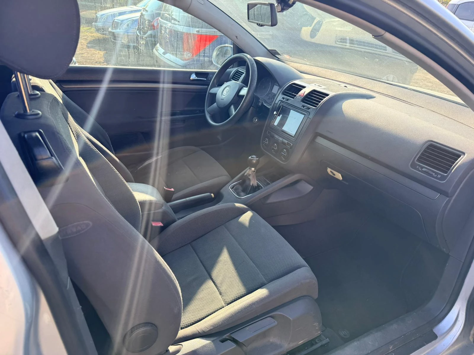 VW Golf 51.9TDI-105HP-CLIMA-NAVI-TOP - изображение 9 | Auto.bg VW Golf 51.9TDI-105HP-CLIMA-NAVI-TOP - изображение 9