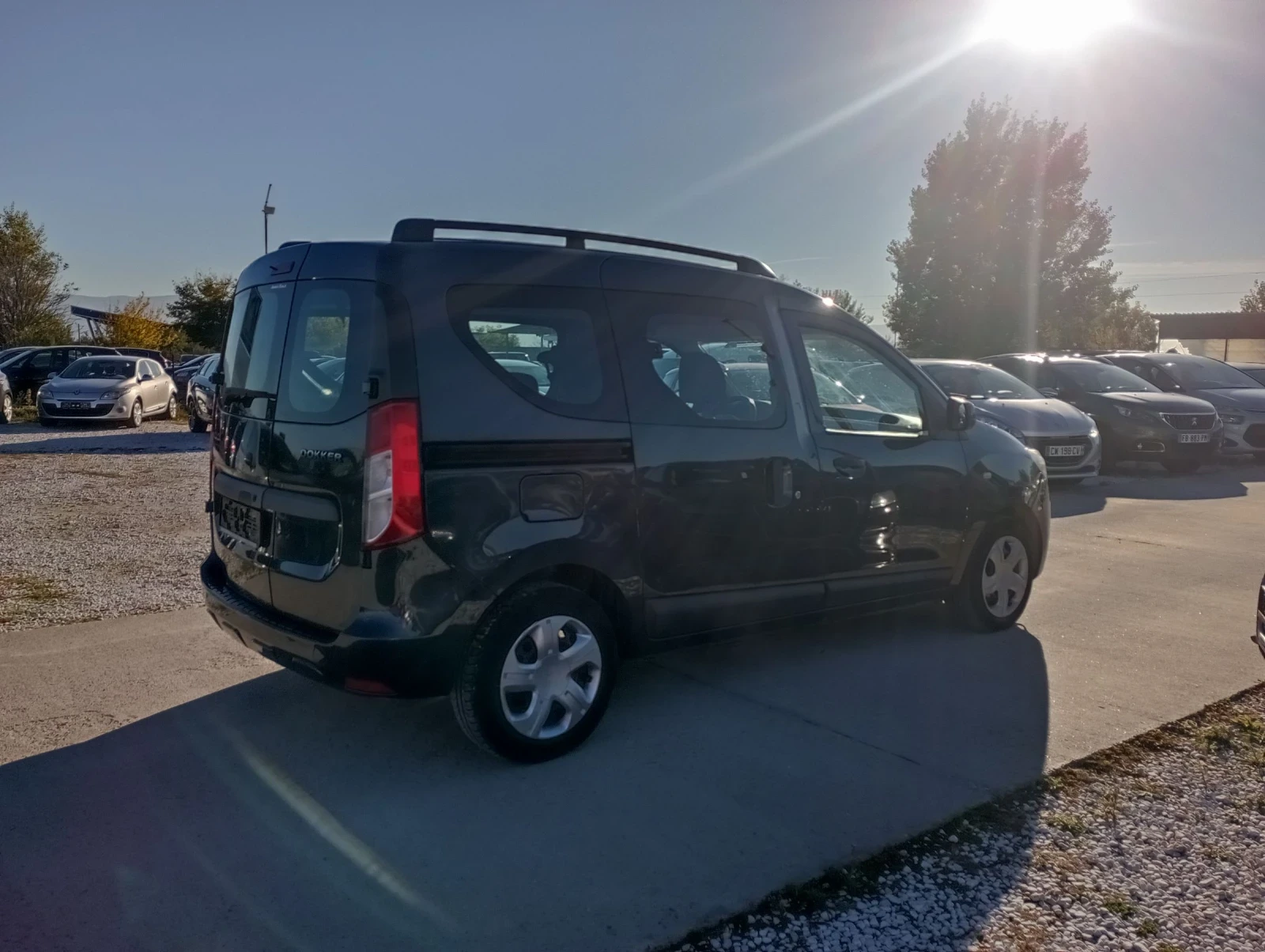 Dacia Dokker 5 врати, Италия  - изображение 5 | Auto.bg Dacia Dokker 5 врати, Италия  - изображение 5