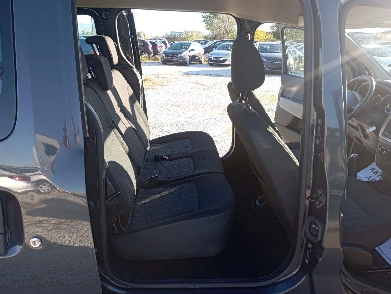 Dacia Dokker 5 врати, Италия  - изображение 9 | Auto.bg Dacia Dokker 5 врати, Италия  - изображение 9