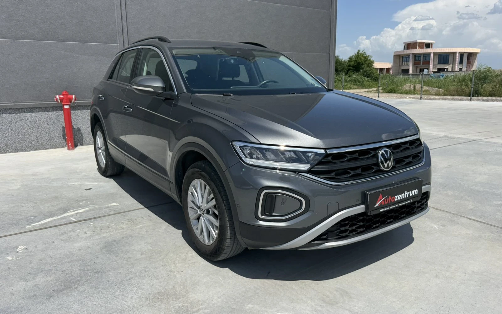 VW T-Roc undefined | Auto.bg — изображение 1 VW T-Roc undefined | Auto.bg — изображение 1