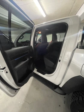 Toyota Hilux GR/JBL/Камера/подгр/ГАРАНЦИЯ ДО 2034Г/ФУЛЛ!!! | Auto.bg — изображение 15 Toyota Hilux GR/JBL/Камера/подгр/ГАРАНЦИЯ ДО 2034Г/ФУЛЛ!!! | Auto.bg — изображение 15
