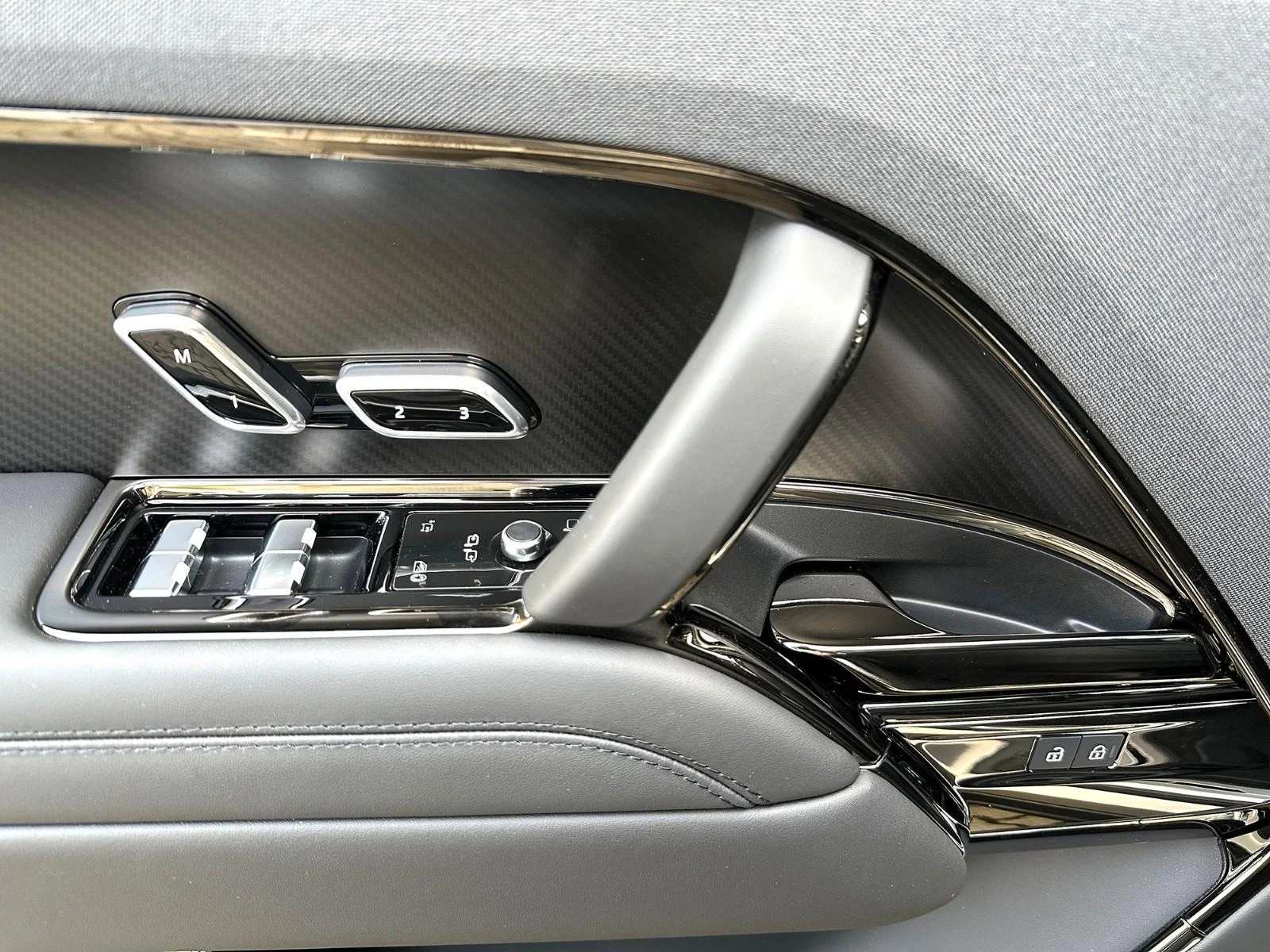 Land Rover Range Rover Sport P635 SV EDITION ONE/CARBON/MERIDIAN/HEAD UP/360/ - изображение 8 | Auto.bg Land Rover Range Rover Sport P635 SV EDITION ONE/CARBON/MERIDIAN/HEAD UP/360/ - изображение 8