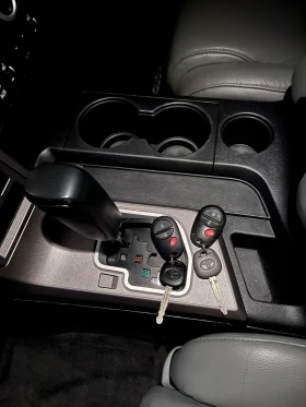 Toyota Sequoia 5.7 v8 4x4 - 23777 € / 46503.77 лв. - 41802364 17 | Car24.bg Toyota Sequoia 5.7 v8 4x4 - 23777 € / 46503.77 лв. - 41802364 17