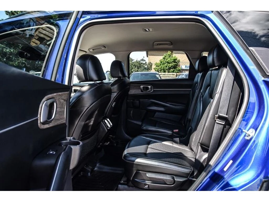 Kia Sorento X-LINE EX* DISTRONIC* LANE ASSIST* ПАНО* CARPLAY - изображение 9 | Auto.bg Kia Sorento X-LINE EX* DISTRONIC* LANE ASSIST* ПАНО* CARPLAY - изображение 9