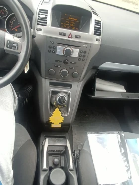 Opel Zafira 1.6 105 панорамна - 2200 € / 4302.83 лв. - 48124540 14 | Car24.bg Opel Zafira 1.6 105 панорамна - 2200 € / 4302.83 лв. - 48124540 14