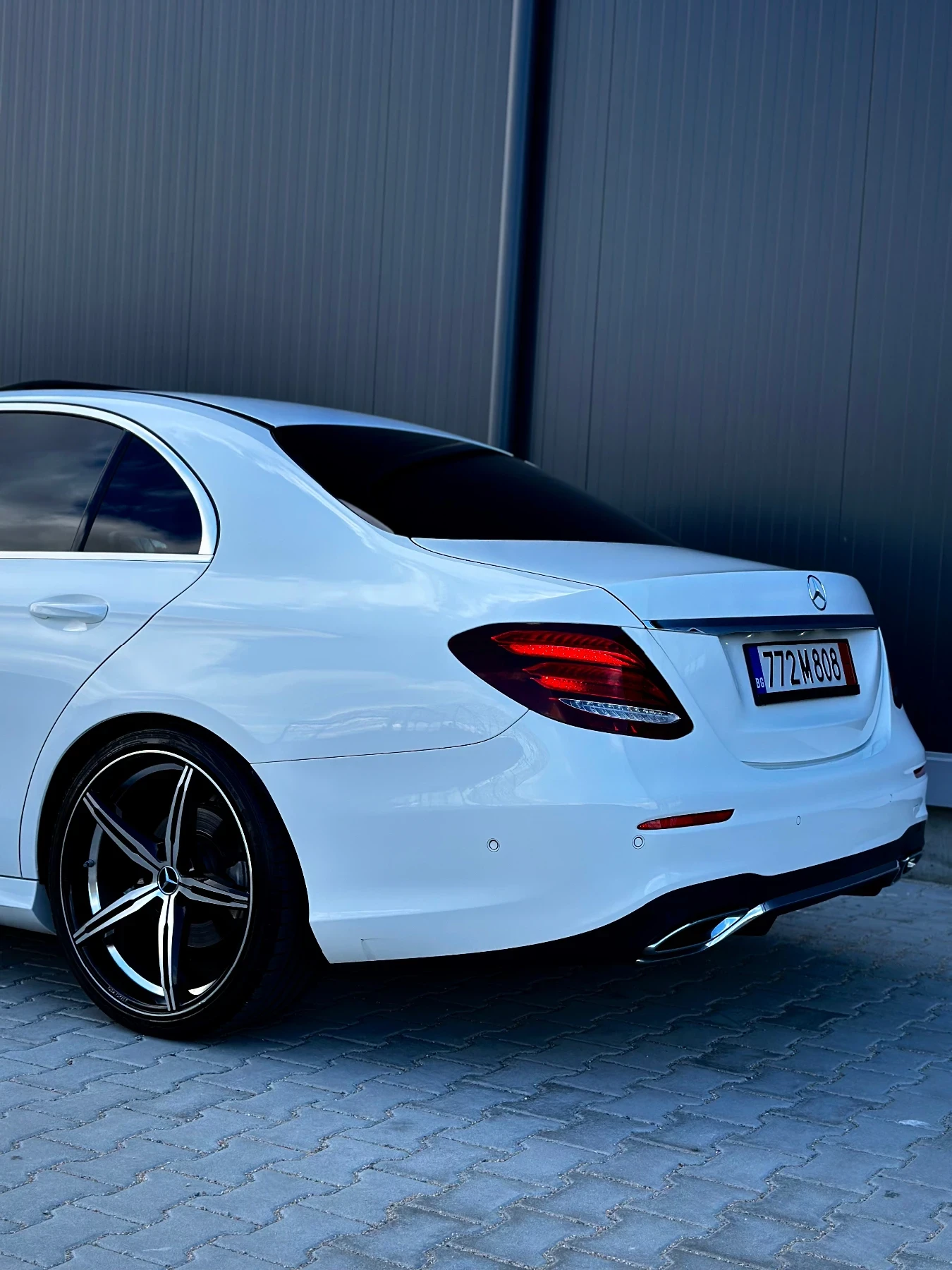 Mercedes-Benz E 220 РеалниКМ, AMG, BURMESTER, MULTIBEAM - изображение 6 | Auto.bg Mercedes-Benz E 220 РеалниКМ, AMG, BURMESTER, MULTIBEAM - изображение 6