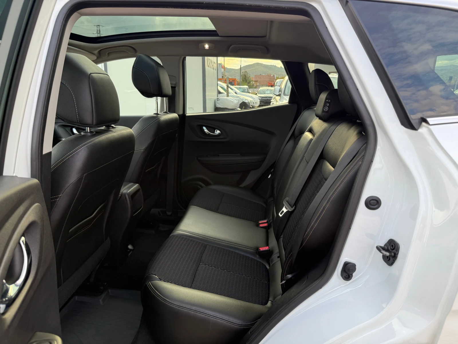Renault Kadjar 1.5d/XMOD/AUTOMATIC/PANORAMA/FULL/EURO6 - изображение 8 | Auto.bg Renault Kadjar 1.5d/XMOD/AUTOMATIC/PANORAMA/FULL/EURO6 - изображение 8