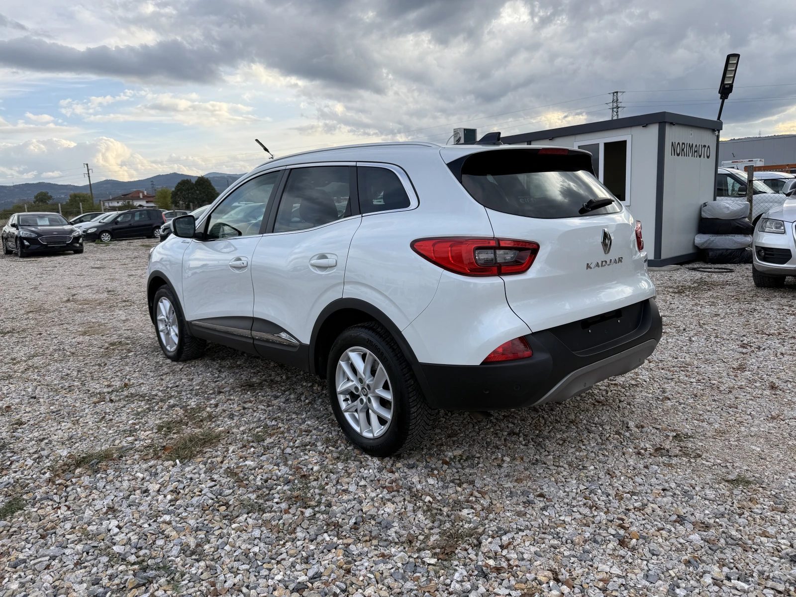 Renault Kadjar 1.5d/XMOD/AUTOMATIC/PANORAMA/FULL/EURO6 - изображение 4 | Auto.bg Renault Kadjar 1.5d/XMOD/AUTOMATIC/PANORAMA/FULL/EURO6 - изображение 4