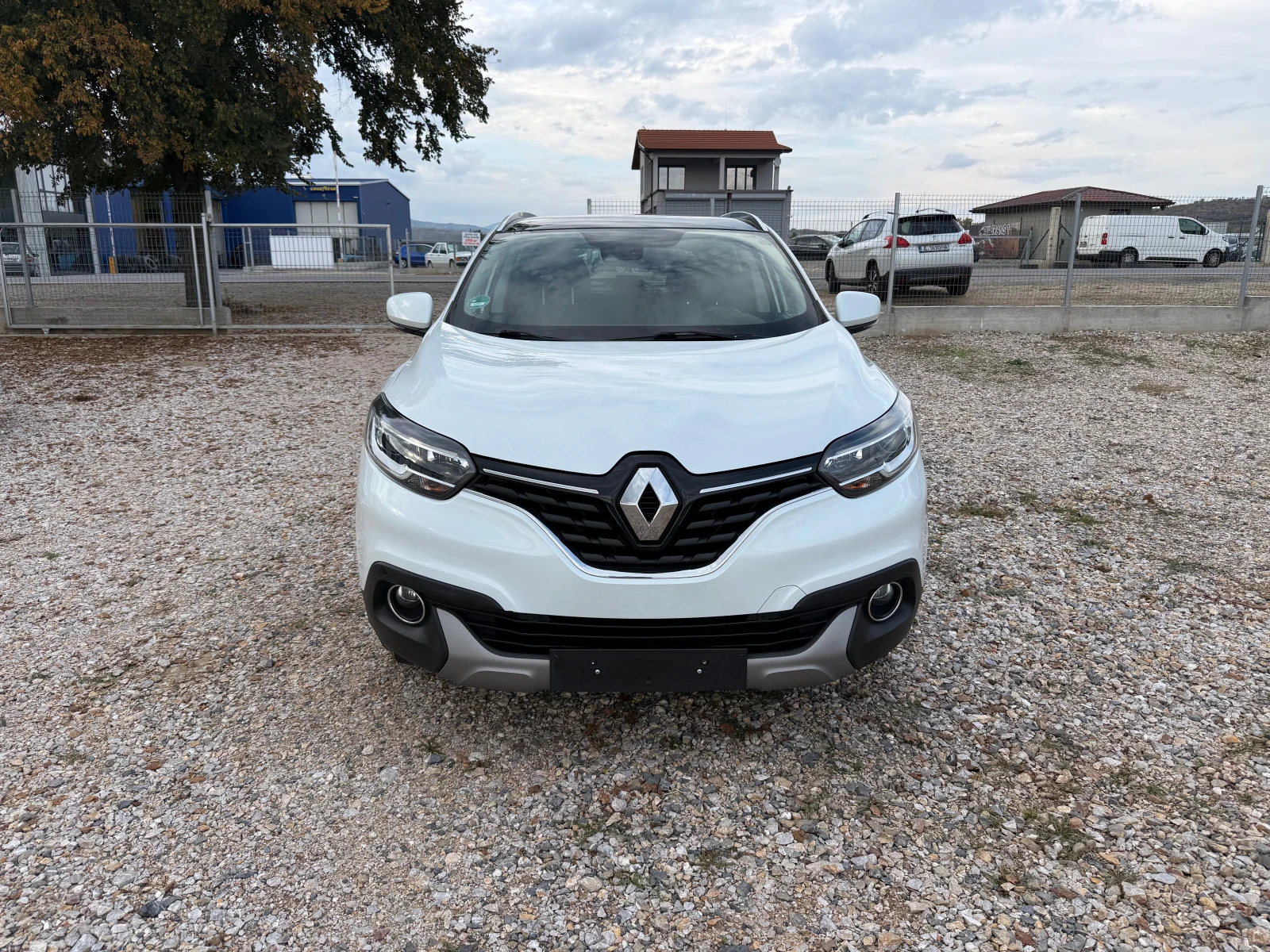 Renault Kadjar 1.5d/XMOD/AUTOMATIC/PANORAMA/FULL/EURO6 - изображение 6 | Auto.bg Renault Kadjar 1.5d/XMOD/AUTOMATIC/PANORAMA/FULL/EURO6 - изображение 6
