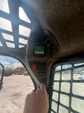 Мини челни товарачи GEHL R220 | Auto.bg — изображение 2 Мини челни товарачи GEHL R220 | Auto.bg — изображение 2