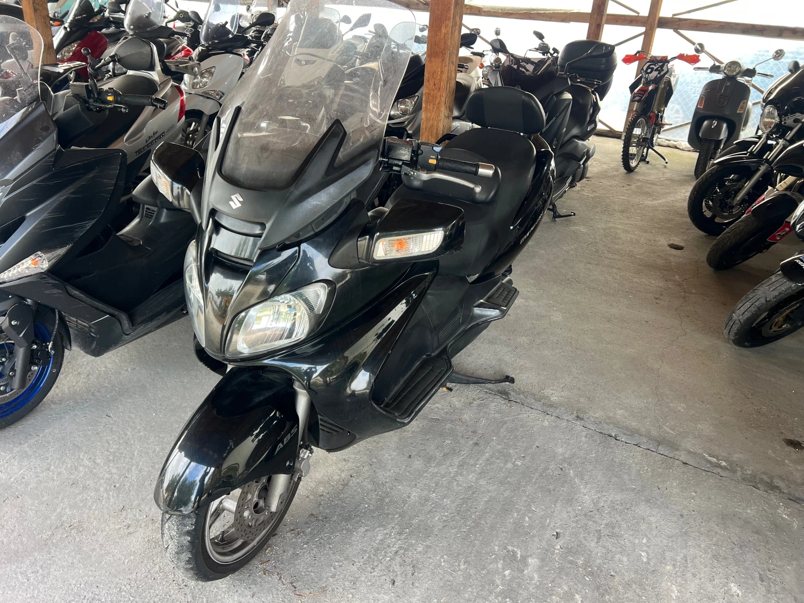 Suzuki Burgman 650i ABS. Lizing. Executive - изображение 4 | Auto.bg Suzuki Burgman 650i ABS. Lizing. Executive - изображение 4