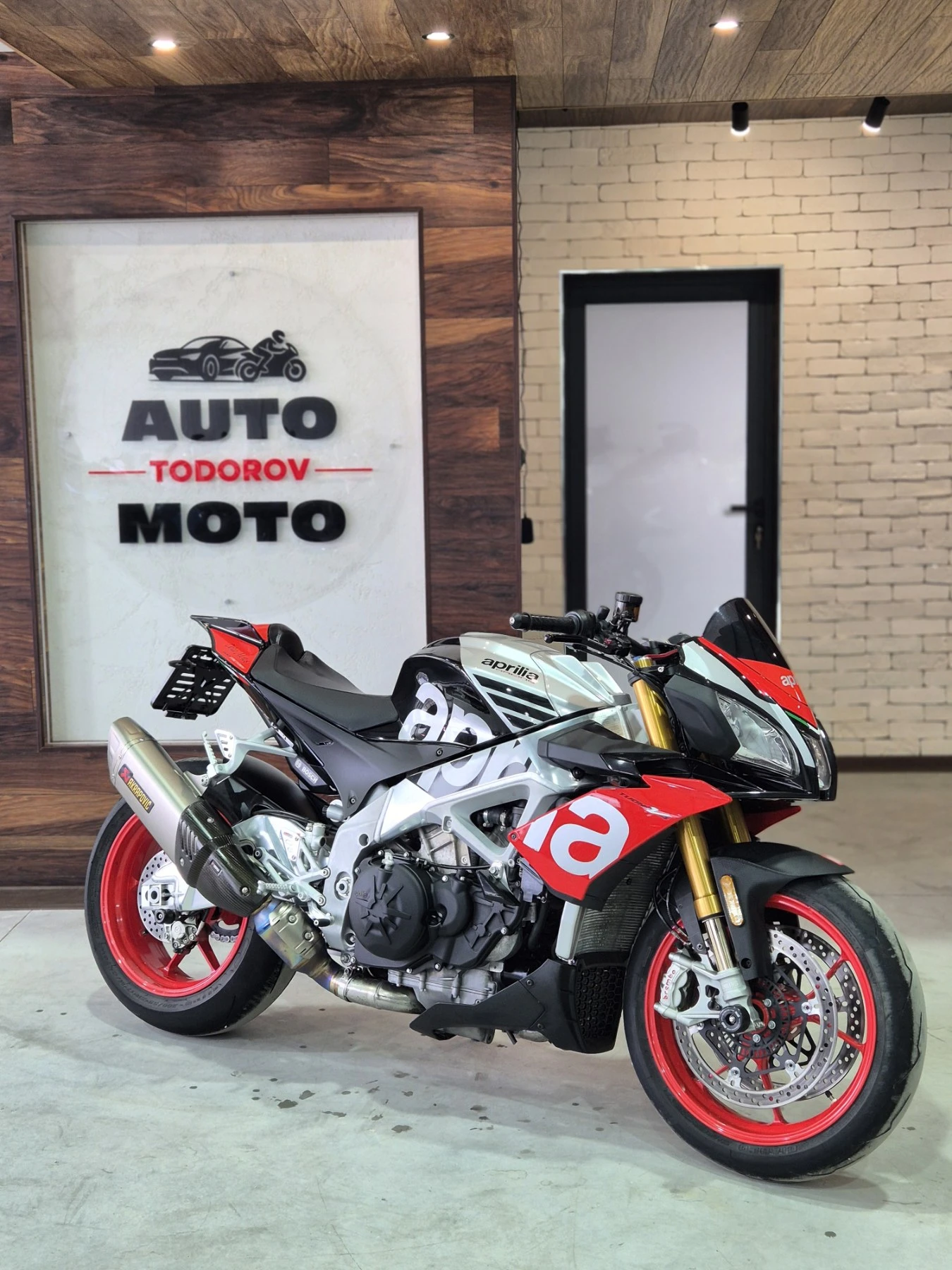 Aprilia Tuono V4 1100 FACTORY СЕРВИЗНА ИСТ. Нов внос ШВЕЙЦАРИЯ!! | Auto.bg — изображение 1 Aprilia Tuono V4 1100 FACTORY СЕРВИЗНА ИСТ. Нов внос ШВЕЙЦАРИЯ!! | Auto.bg — изображение 1