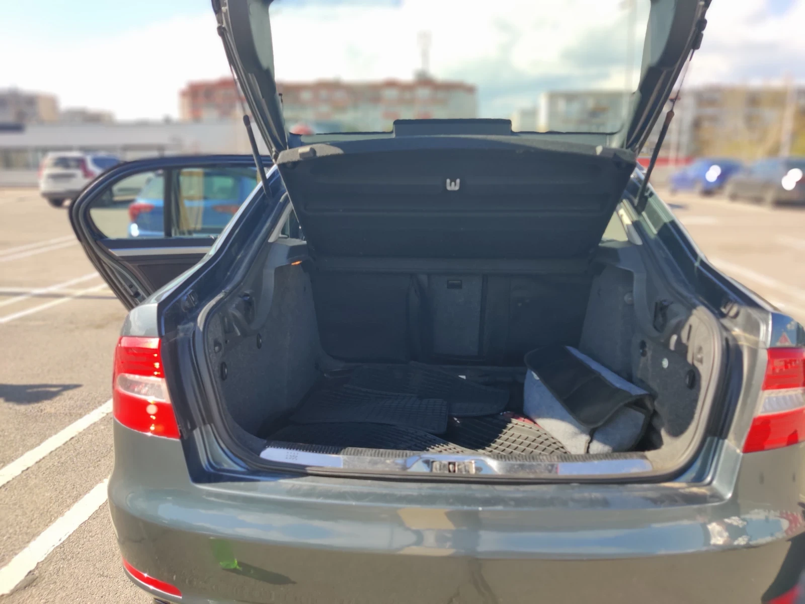 Skoda Superb 2.0TDI, 170HP, 4х4, 6DSG, пълна сервизна история - изображение 8 | Auto.bg Skoda Superb 2.0TDI, 170HP, 4х4, 6DSG, пълна сервизна история - изображение 8