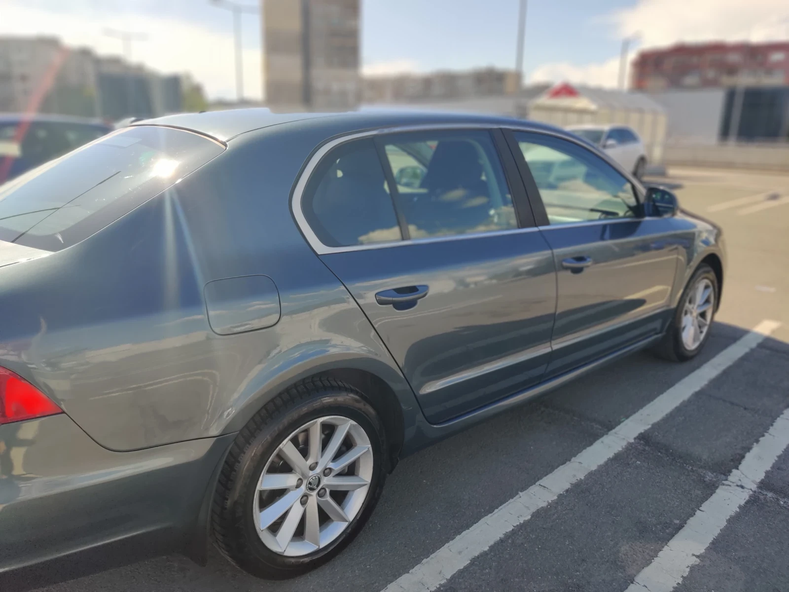 Skoda Superb 2.0TDI, 170HP, 4х4, 6DSG, пълна сервизна история - изображение 6 | Auto.bg Skoda Superb 2.0TDI, 170HP, 4х4, 6DSG, пълна сервизна история - изображение 6