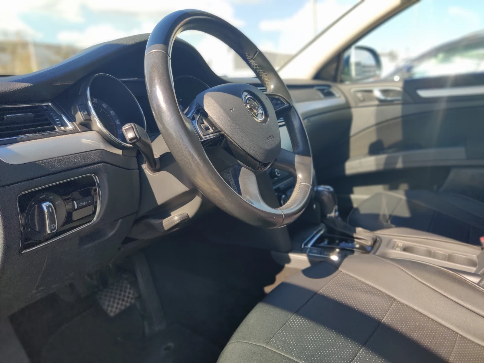 Skoda Superb 2.0TDI, 170HP, 4х4, 6DSG, пълна сервизна история - изображение 10 | Auto.bg Skoda Superb 2.0TDI, 170HP, 4х4, 6DSG, пълна сервизна история - изображение 10