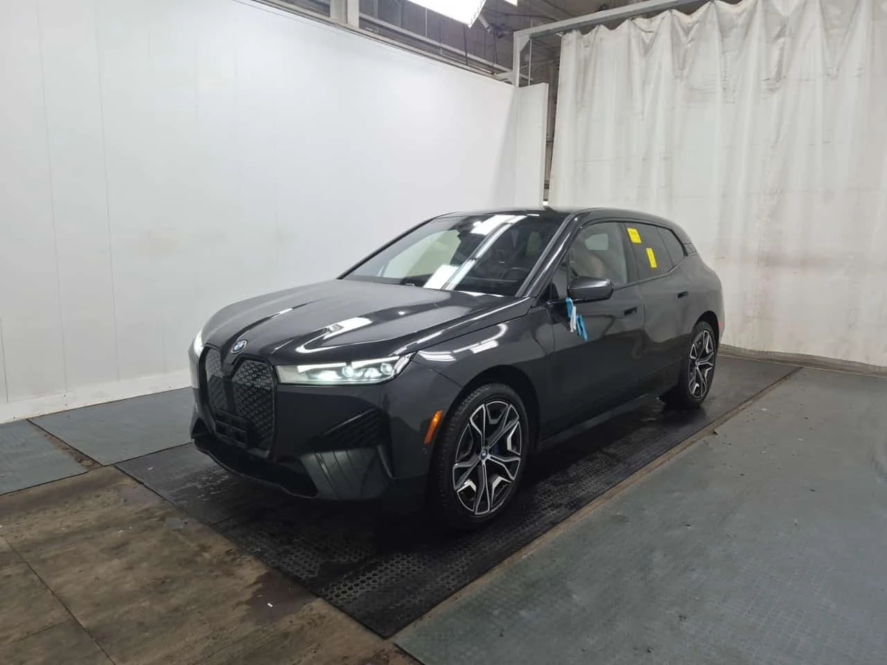 BMW iX * Sports Activity Vehicle Xdrive40 * CARFAX * | Auto.bg — изображение 1 BMW iX * Sports Activity Vehicle Xdrive40 * CARFAX * | Auto.bg — изображение 1