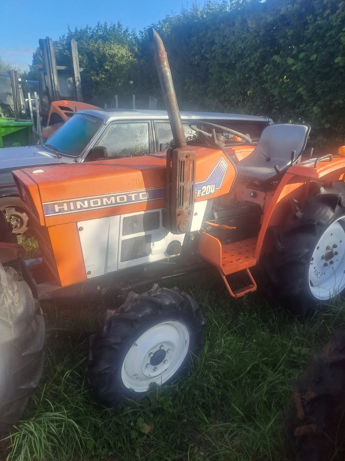 Трактор Hinomoto Е204   4х4 - изображение 2 | Auto.bg Трактор Hinomoto Е204   4х4 - изображение 2