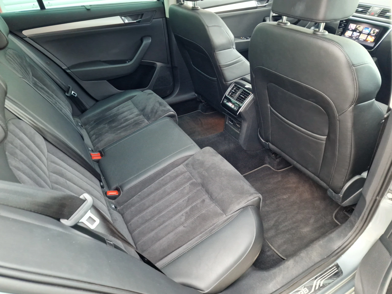 Skoda Superb 2.0 TDI DSG7 Панорама 190hp  - изображение 10 | Auto.bg Skoda Superb 2.0 TDI DSG7 Панорама 190hp  - изображение 10