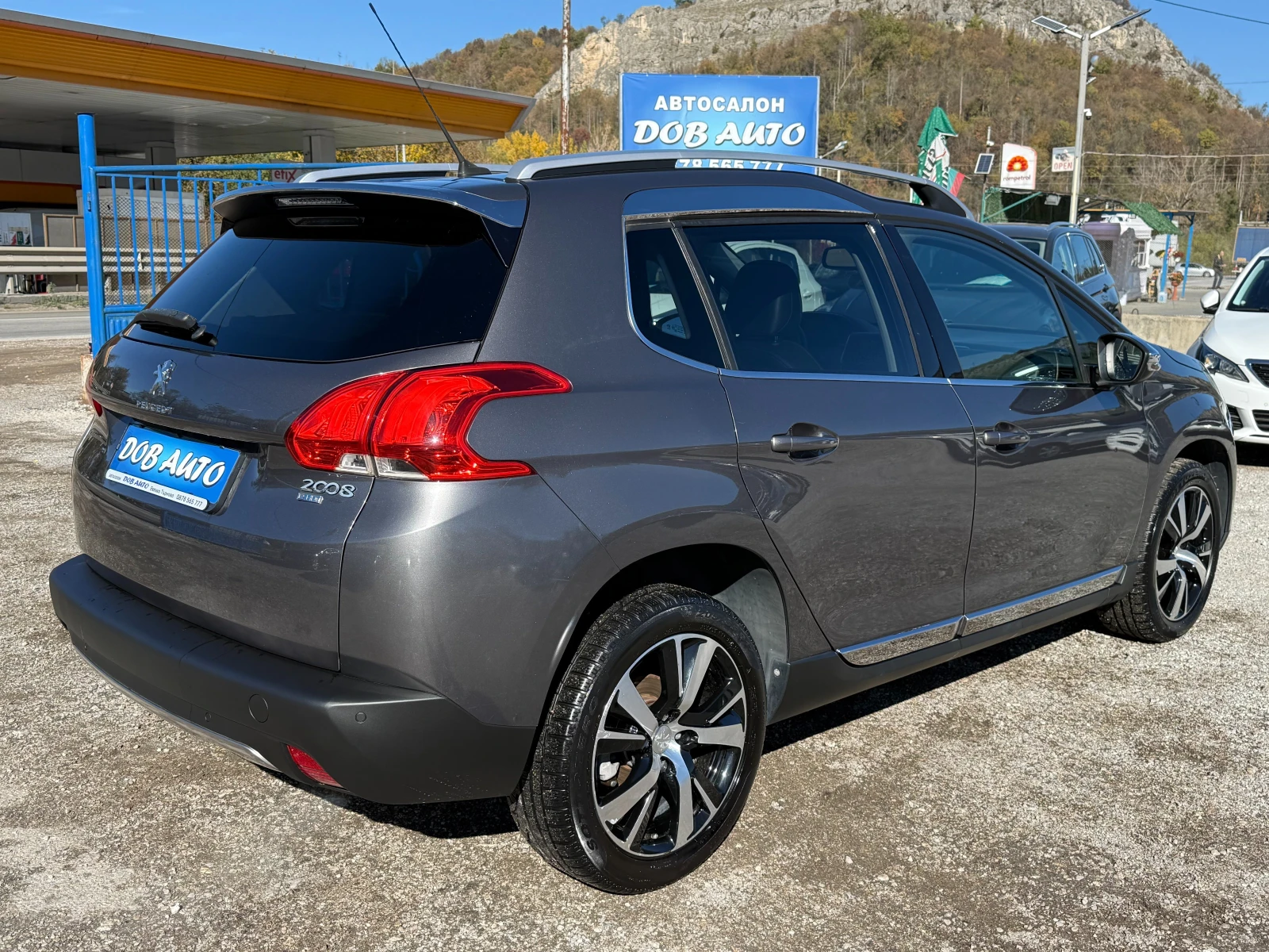 Peugeot 2008 1.6HDI-Alure 92к.с-95000км навигация-самопаркиране - изображение 6 | Auto.bg Peugeot 2008 1.6HDI-Alure 92к.с-95000км навигация-самопаркиране - изображение 6