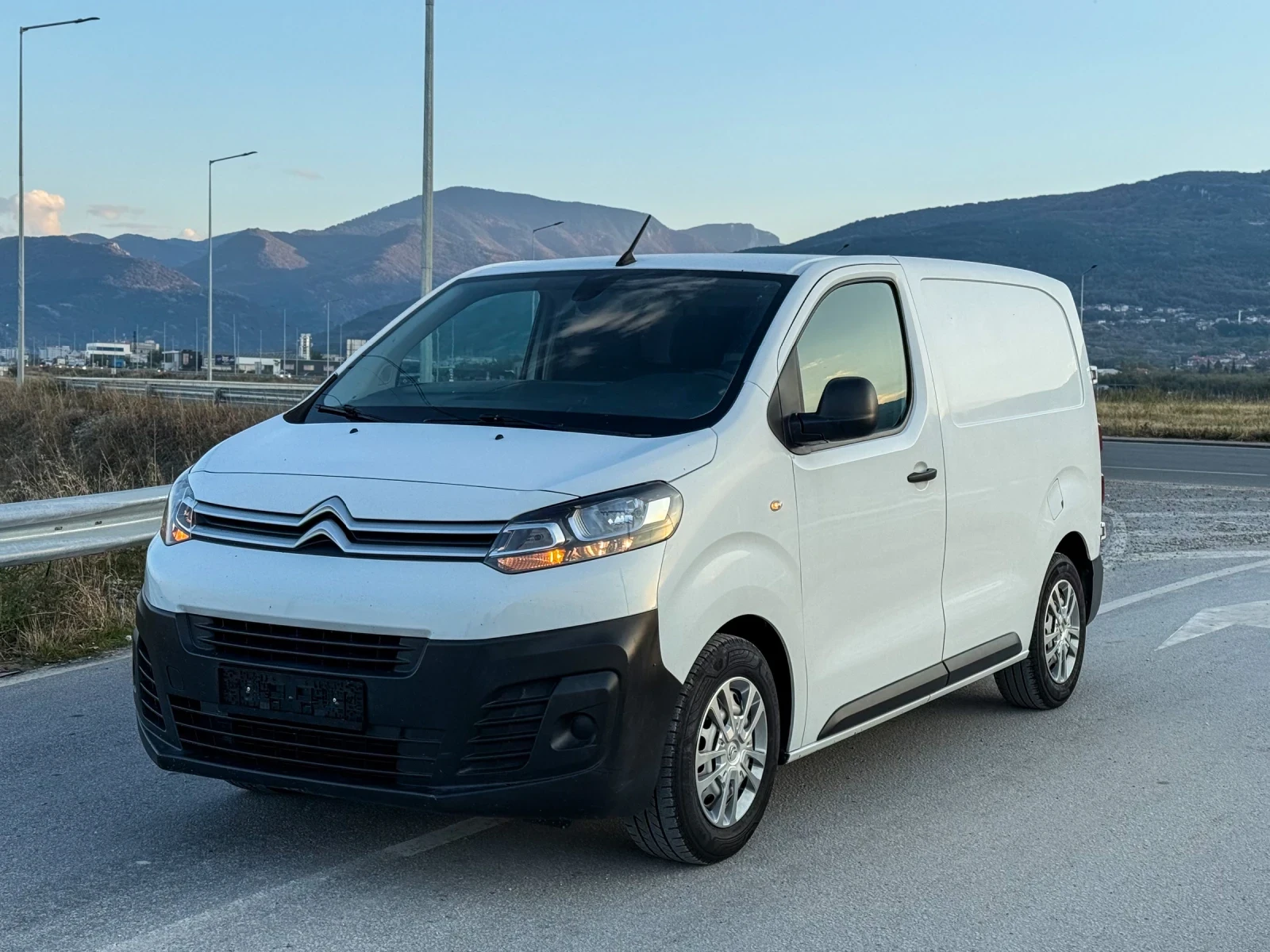 Citroen Jumpy 1.6 HDI EURO 6 - изображение 3 | Auto.bg Citroen Jumpy 1.6 HDI EURO 6 - изображение 3