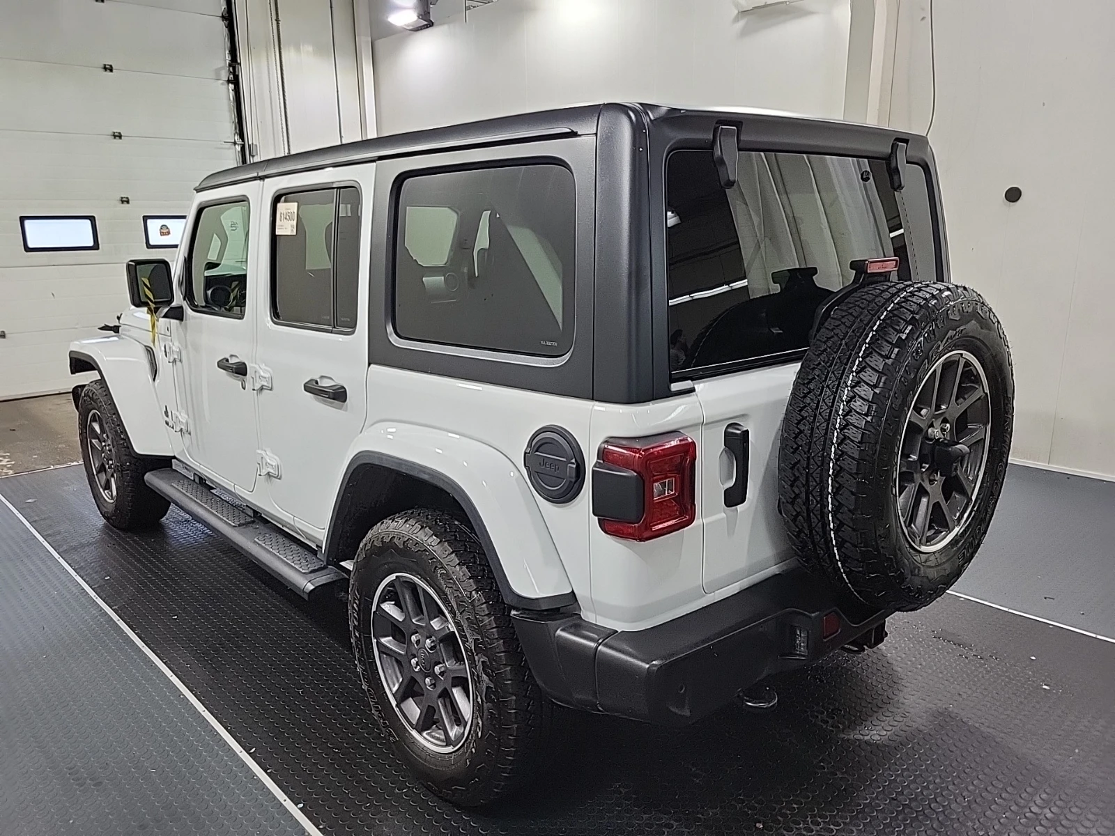 Jeep Wrangler * 80TH ANNIVERSA* CARFAX * БЕЗ ПЪРВОНАЧАЛНА ВНОСКА - изображение 4 | Auto.bg Jeep Wrangler * 80TH ANNIVERSA* CARFAX * БЕЗ ПЪРВОНАЧАЛНА ВНОСКА - изображение 4