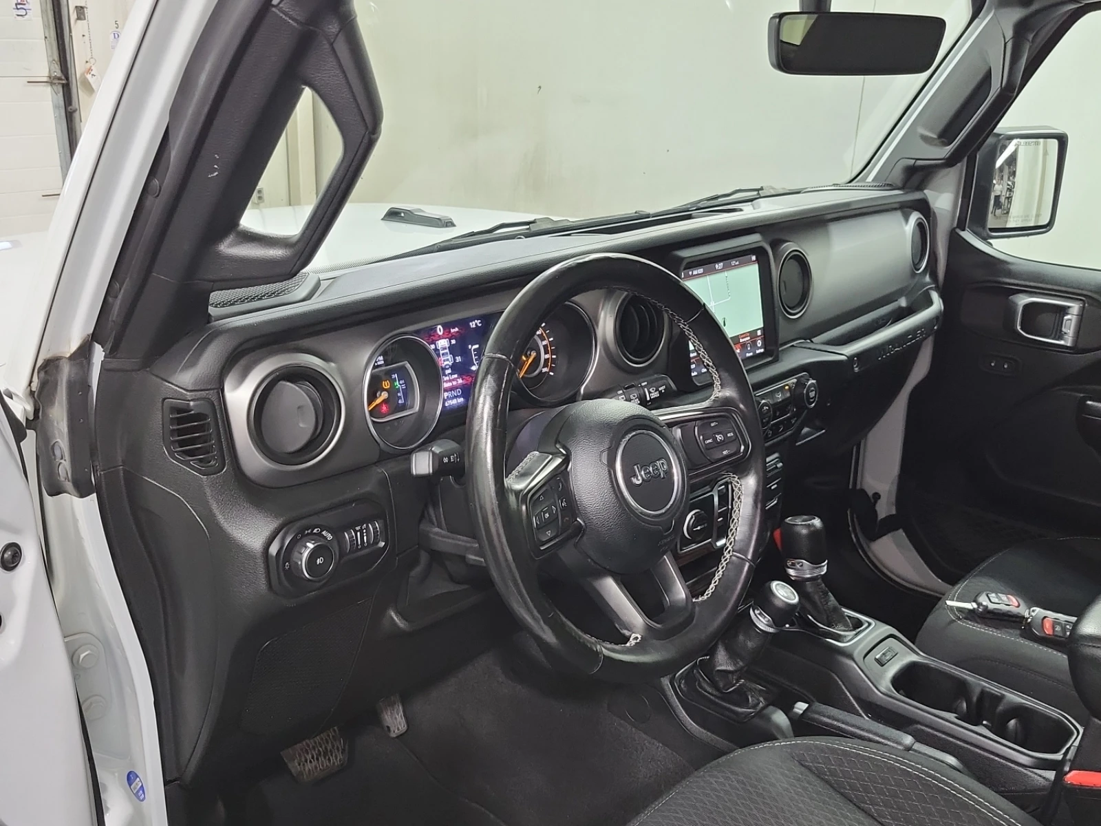Jeep Wrangler * 80TH ANNIVERSA* CARFAX * БЕЗ ПЪРВОНАЧАЛНА ВНОСКА - изображение 7 | Auto.bg Jeep Wrangler * 80TH ANNIVERSA* CARFAX * БЕЗ ПЪРВОНАЧАЛНА ВНОСКА - изображение 7