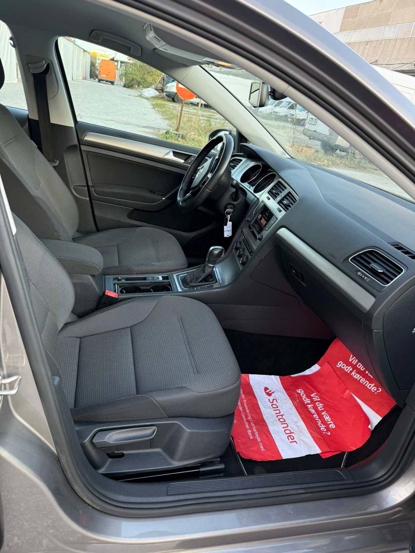 VW Golf 1.4 TSI 150 DSG7 R line  - изображение 9 | Auto.bg VW Golf 1.4 TSI 150 DSG7 R line  - изображение 9