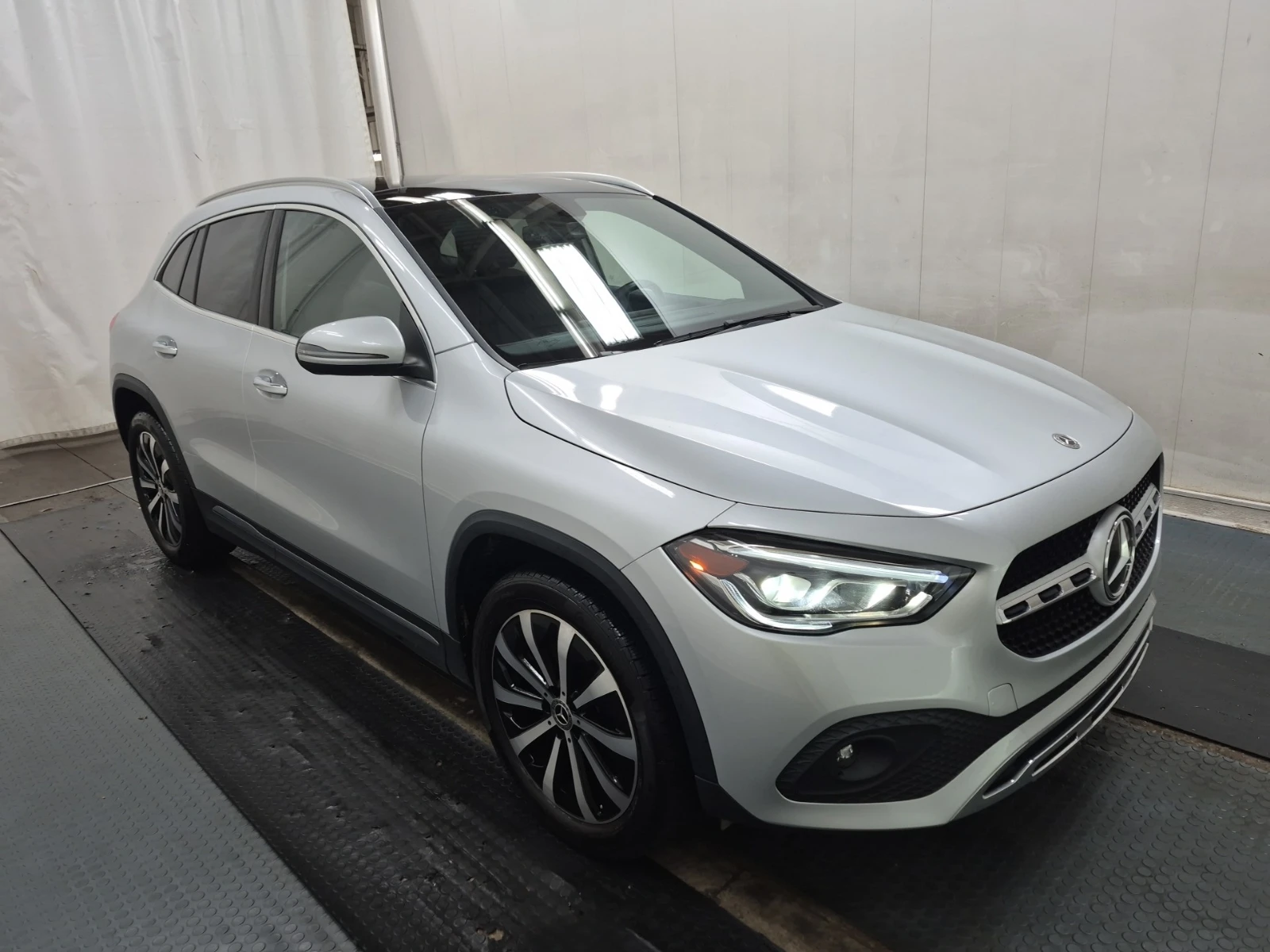 Mercedes-Benz GLA 250 4MATIC * CARFAX * БЕЗ ПЪРВОНАЧАЛНА ВНОСКА - изображение 3 | Auto.bg Mercedes-Benz GLA 250 4MATIC * CARFAX * БЕЗ ПЪРВОНАЧАЛНА ВНОСКА - изображение 3