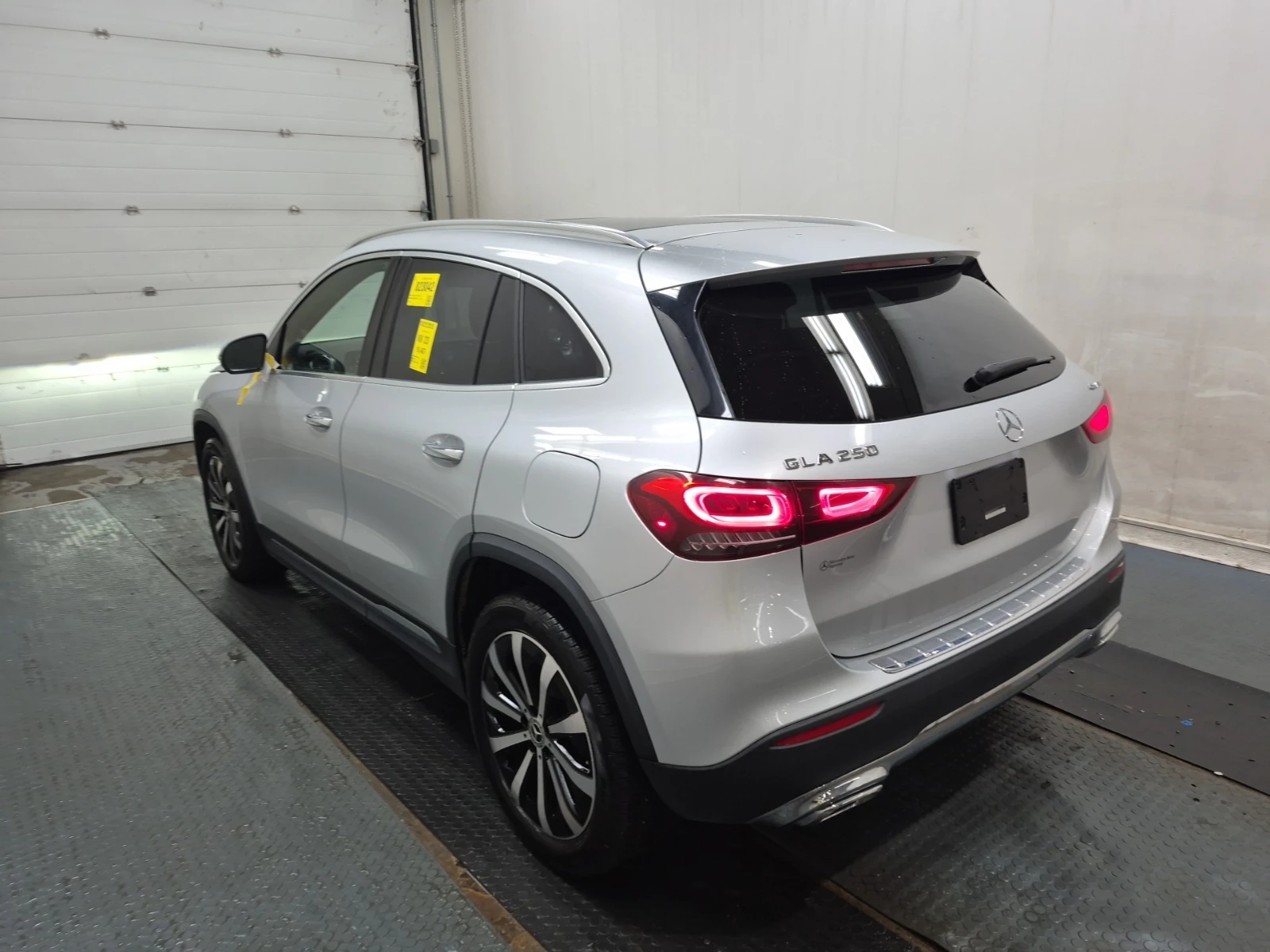 Mercedes-Benz GLA 250 4MATIC * CARFAX * БЕЗ ПЪРВОНАЧАЛНА ВНОСКА - изображение 6 | Auto.bg Mercedes-Benz GLA 250 4MATIC * CARFAX * БЕЗ ПЪРВОНАЧАЛНА ВНОСКА - изображение 6