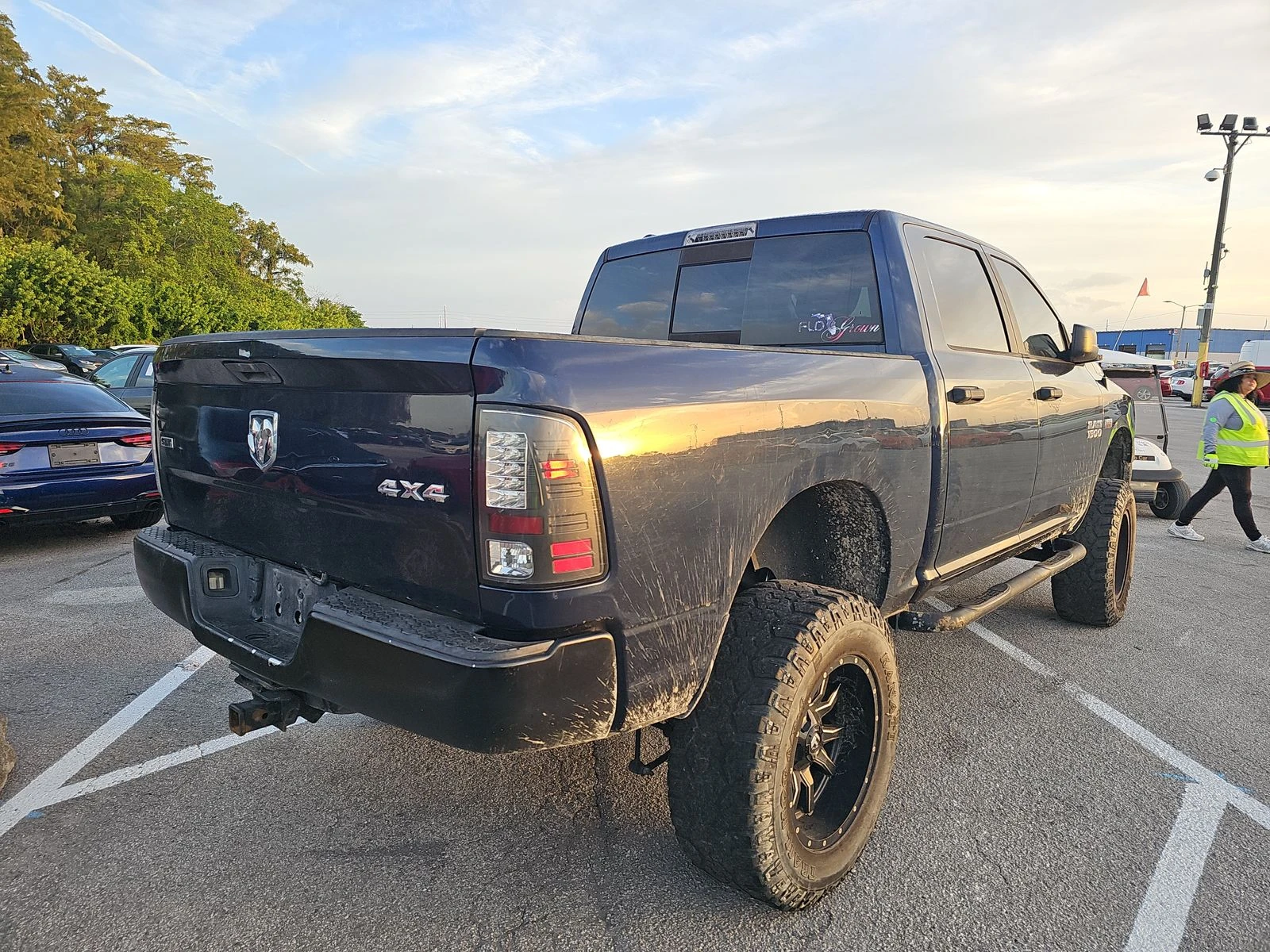 Dodge RAM 1500 SLT Crew Cab Short Bed - изображение 4 | Auto.bg Dodge RAM 1500 SLT Crew Cab Short Bed - изображение 4