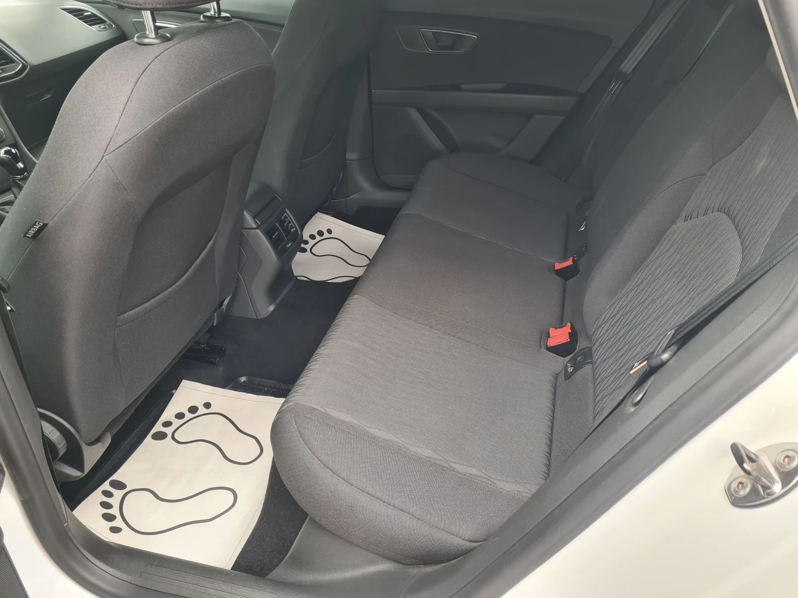 Seat Leon 1.6TDi 105p.s  - изображение 10 | Auto.bg Seat Leon 1.6TDi 105p.s  - изображение 10