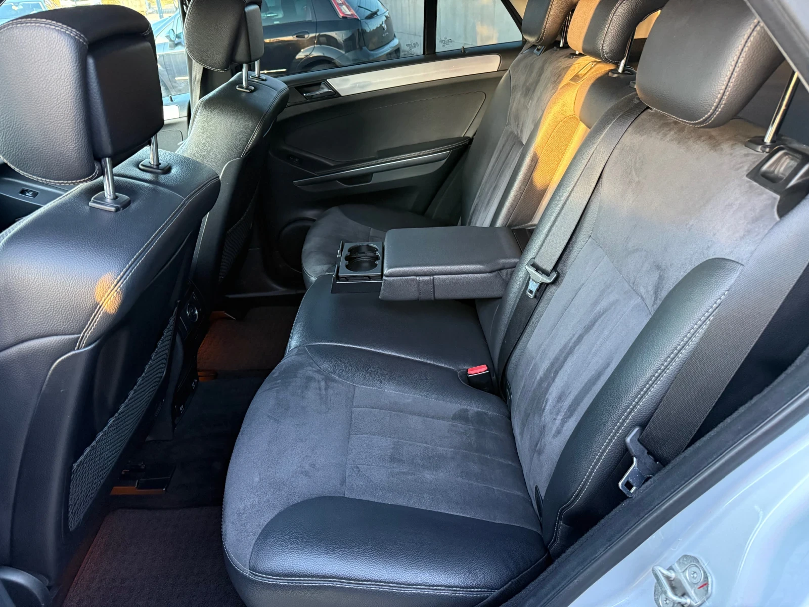 Mercedes-Benz ML 320 4Matic* НОВ ВНОС* ИТАЛИЯ* СЕРВИЗНА КНИЖКА*  - изображение 8 | Auto.bg Mercedes-Benz ML 320 4Matic* НОВ ВНОС* ИТАЛИЯ* СЕРВИЗНА КНИЖКА*  - изображение 8