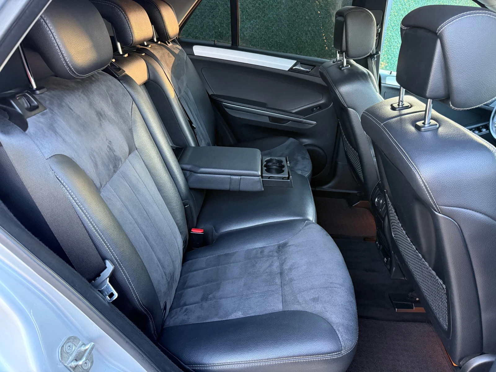 Mercedes-Benz ML 320 4Matic* НОВ ВНОС* ИТАЛИЯ* СЕРВИЗНА КНИЖКА*  - изображение 10 | Auto.bg Mercedes-Benz ML 320 4Matic* НОВ ВНОС* ИТАЛИЯ* СЕРВИЗНА КНИЖКА*  - изображение 10