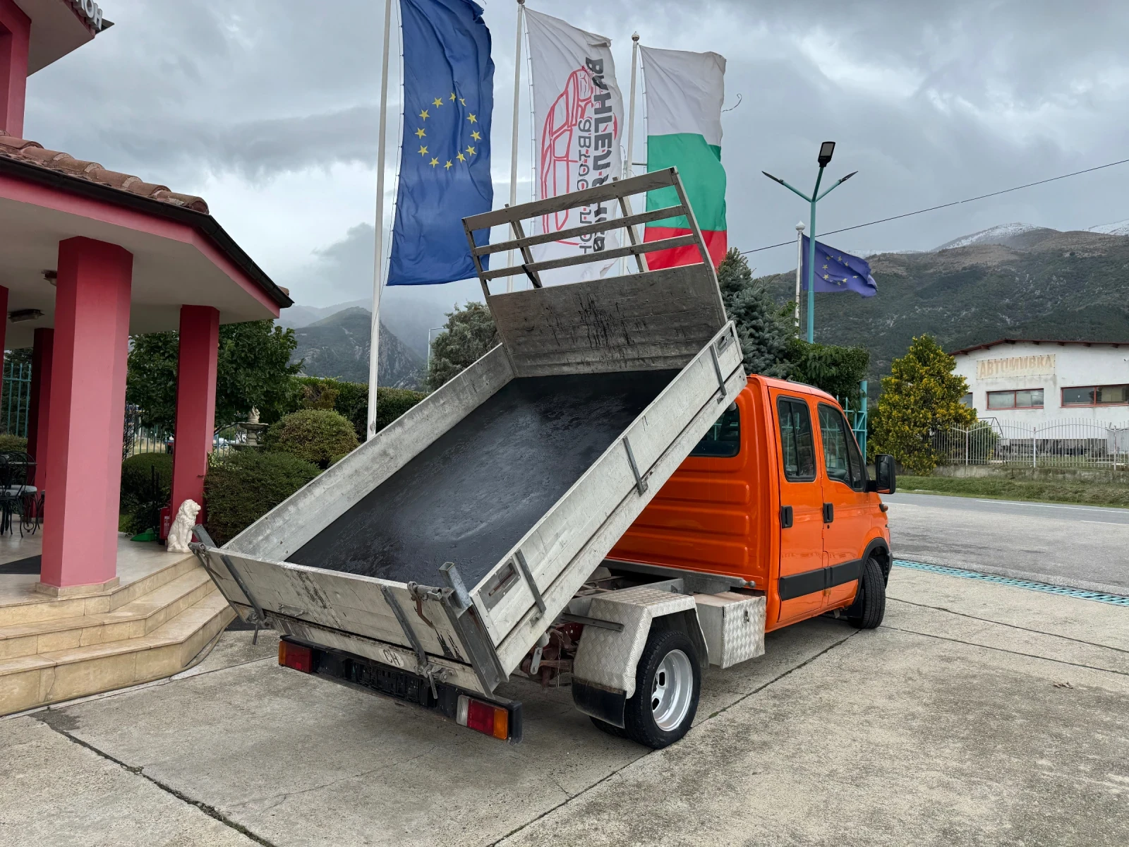 Iveco Daily 35C11* 2.8 HPI* 7 места* Тристранен самосвал - изображение 7 | Auto.bg Iveco Daily 35C11* 2.8 HPI* 7 места* Тристранен самосвал - изображение 7