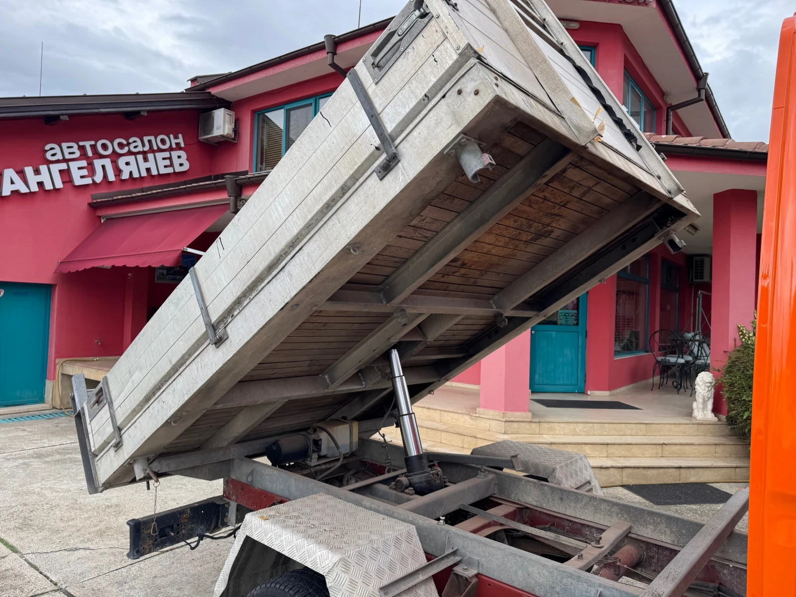 Iveco Daily 35C11* 2.8 HPI* 7 места* Тристранен самосвал - изображение 8 | Auto.bg Iveco Daily 35C11* 2.8 HPI* 7 места* Тристранен самосвал - изображение 8