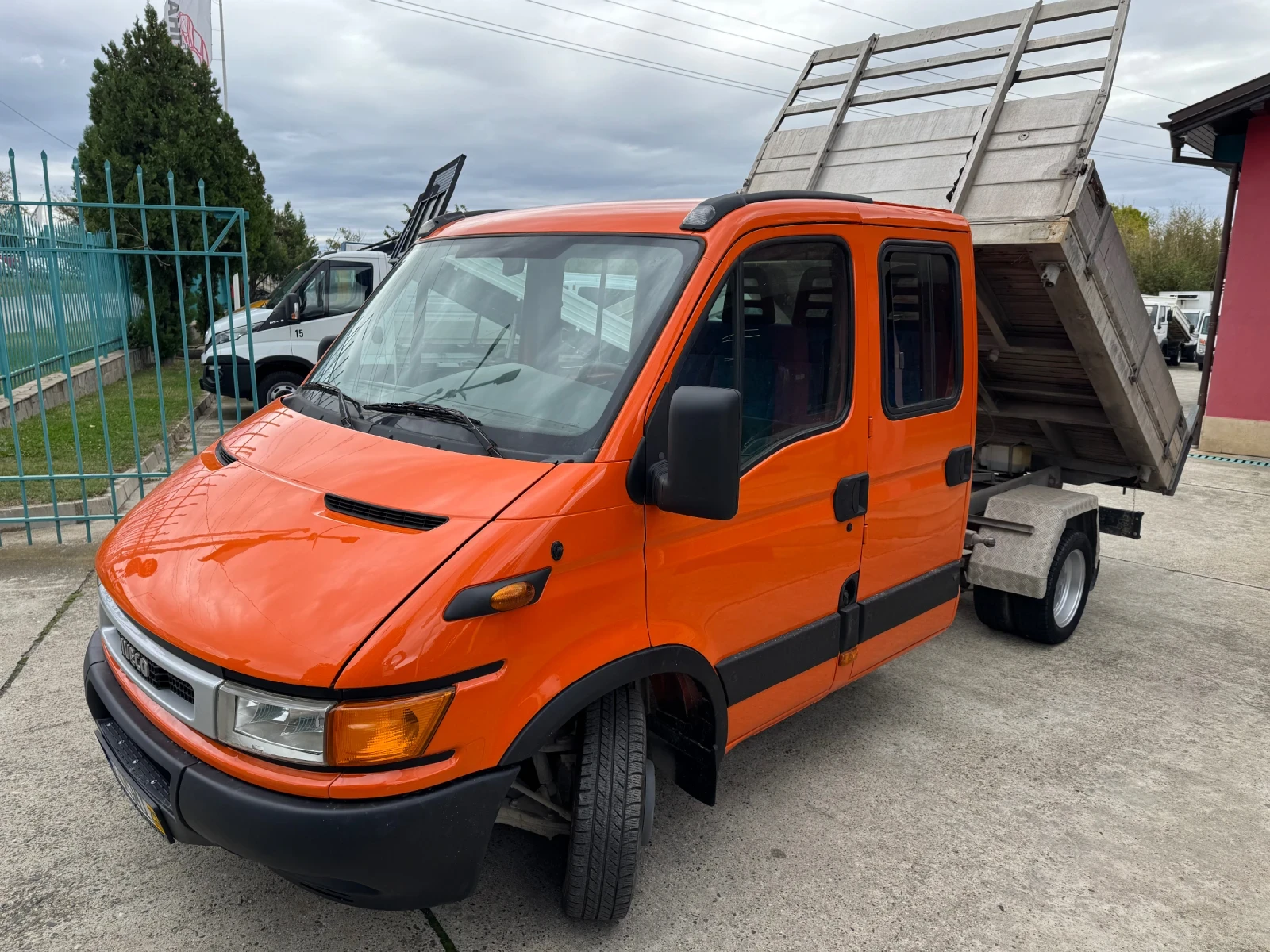 Iveco Daily 35C11* 2.8 HPI* 7 места* Тристранен самосвал - изображение 2 | Auto.bg Iveco Daily 35C11* 2.8 HPI* 7 места* Тристранен самосвал - изображение 2