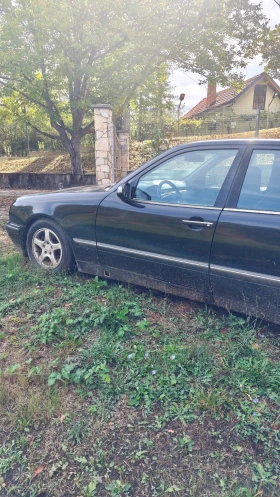 Mercedes-Benz E 220 2.2 CDI - 1400 € - 11268859 5 | Car24.bg Mercedes-Benz E 220 2.2 CDI - 1400 € - 11268859 5