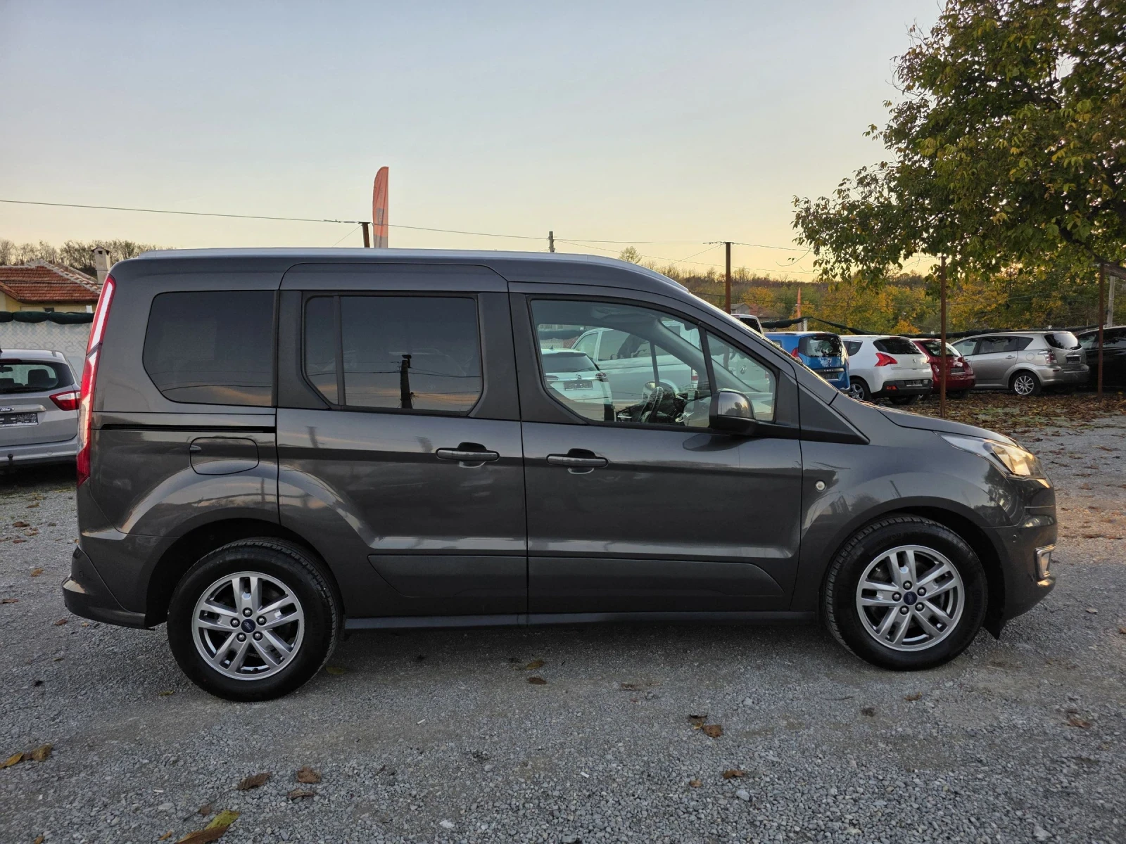 Ford Tourneo Connect 1.5 TDCI 120 К.С. НАВИ / ПАНОРАМА / КАМЕРА - изображение 6 | Auto.bg Ford Tourneo Connect 1.5 TDCI 120 К.С. НАВИ / ПАНОРАМА / КАМЕРА - изображение 6