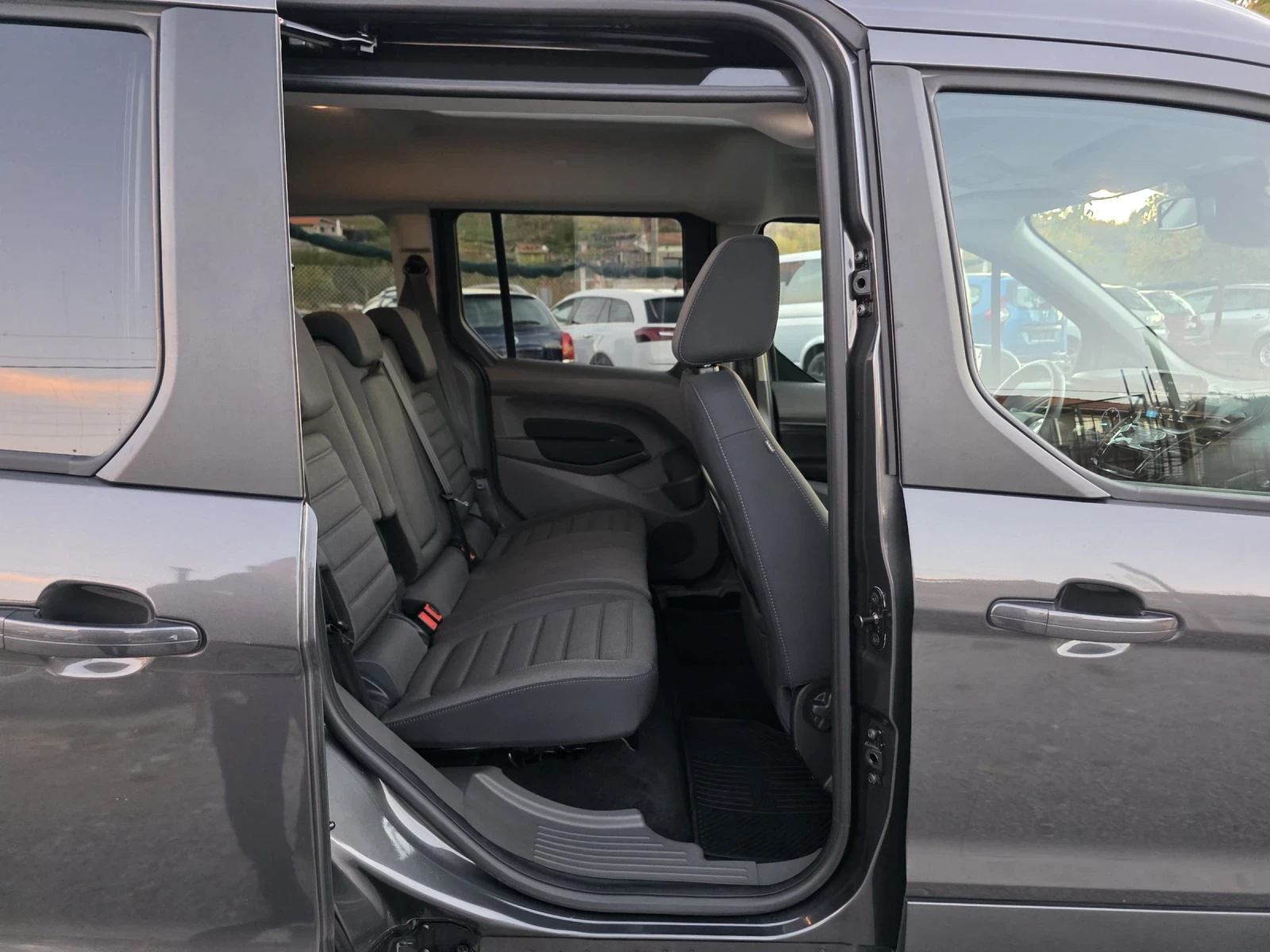 Ford Tourneo Connect 1.5 TDCI 120 К.С. НАВИ / ПАНОРАМА / КАМЕРА - изображение 10 | Auto.bg Ford Tourneo Connect 1.5 TDCI 120 К.С. НАВИ / ПАНОРАМА / КАМЕРА - изображение 10