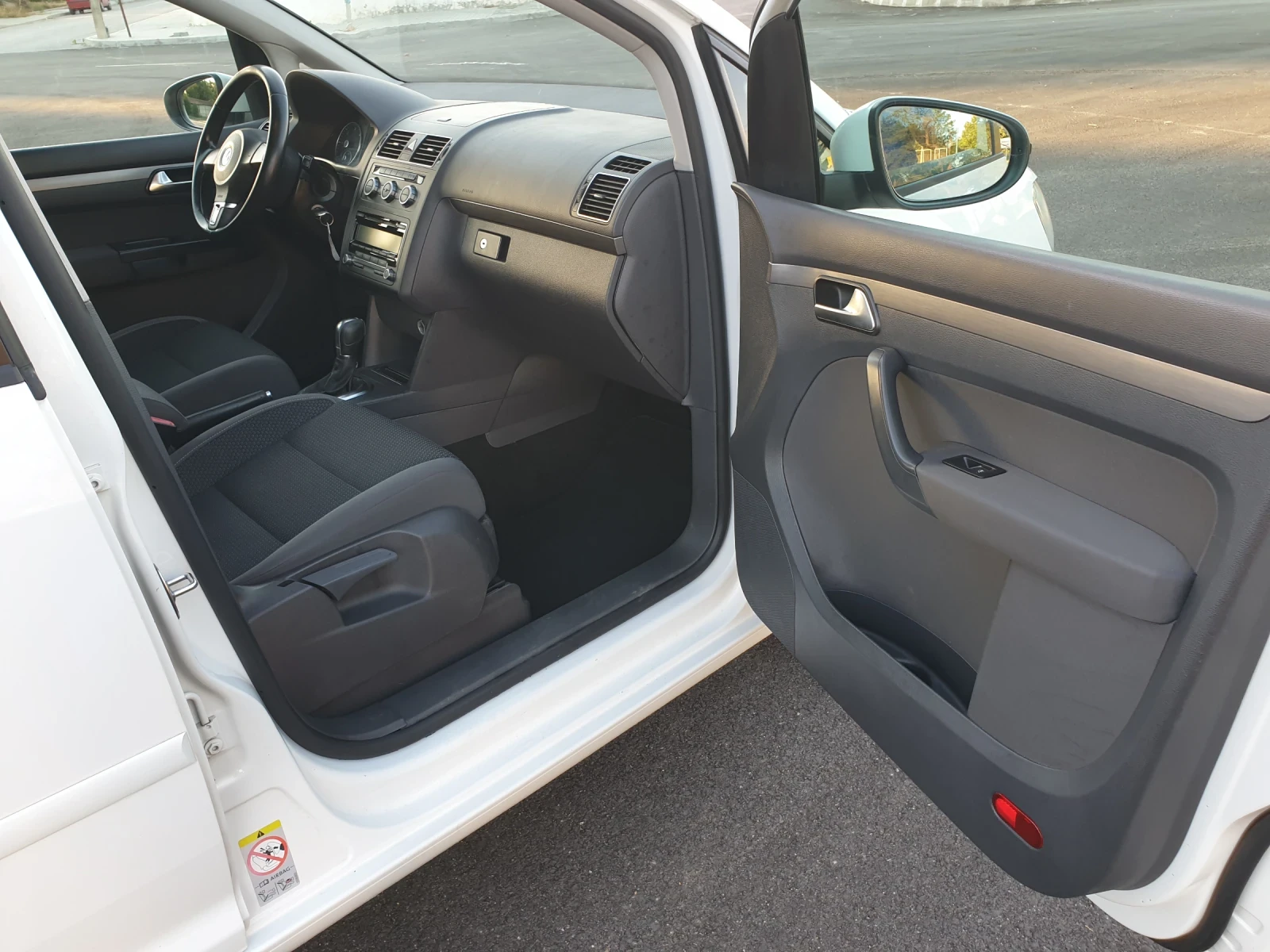 VW Touran 2.0 140кс.  6ск.DSG - изображение 10 | Auto.bg VW Touran 2.0 140кс.  6ск.DSG - изображение 10