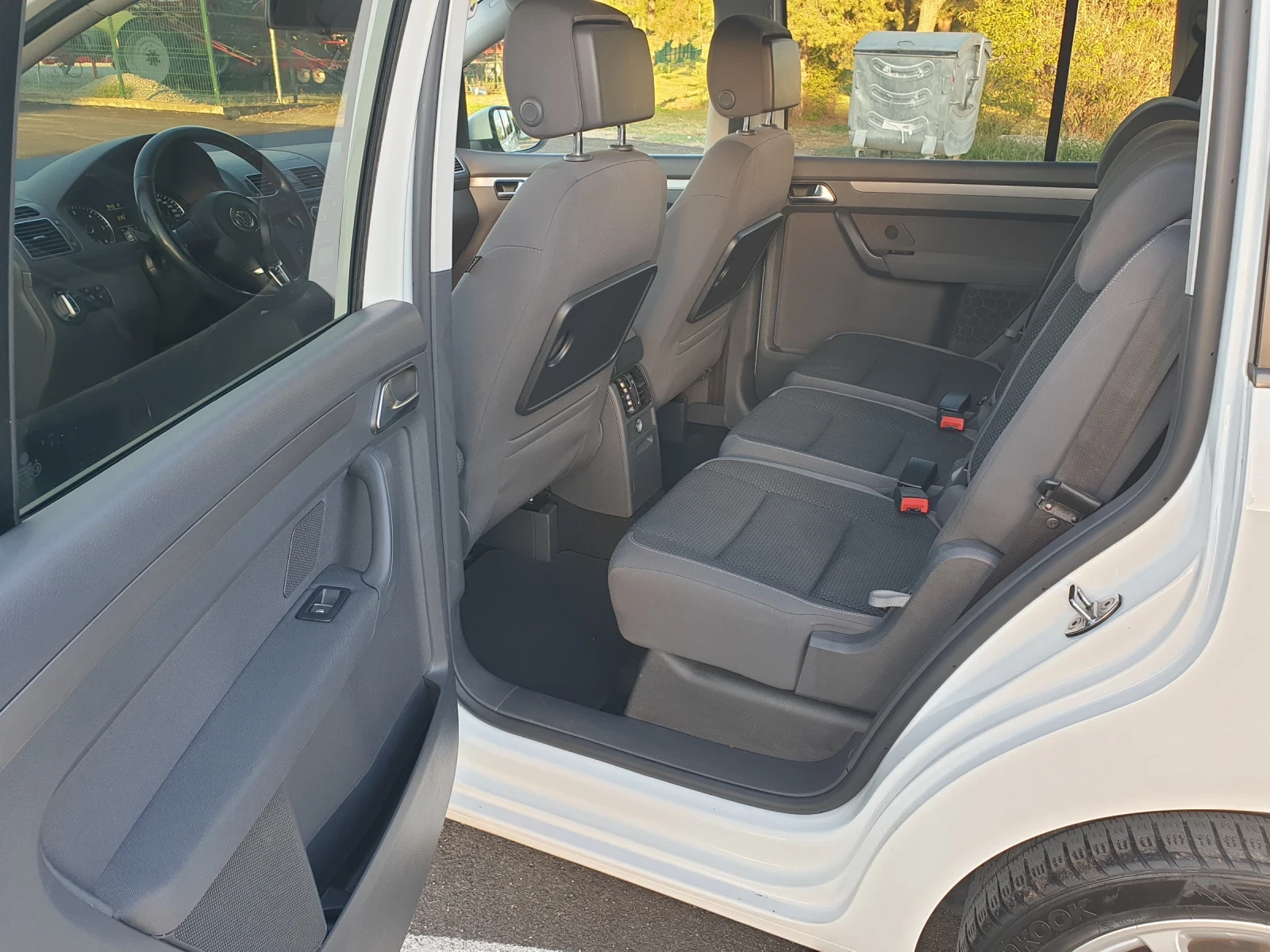 VW Touran 2.0 140кс.  6ск.DSG - изображение 9 | Auto.bg VW Touran 2.0 140кс.  6ск.DSG - изображение 9