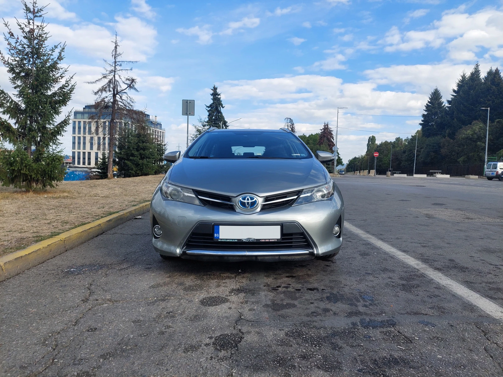 Toyota Auris 1, 8 Hybrid - изображение 3 | Auto.bg Toyota Auris 1, 8 Hybrid - изображение 3